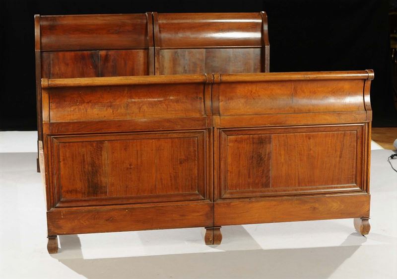 Letto a barca in noce, XIX secolo  - Asta Antiquariato, Argenti e Dipinti Antichi - Cambi Casa d'Aste