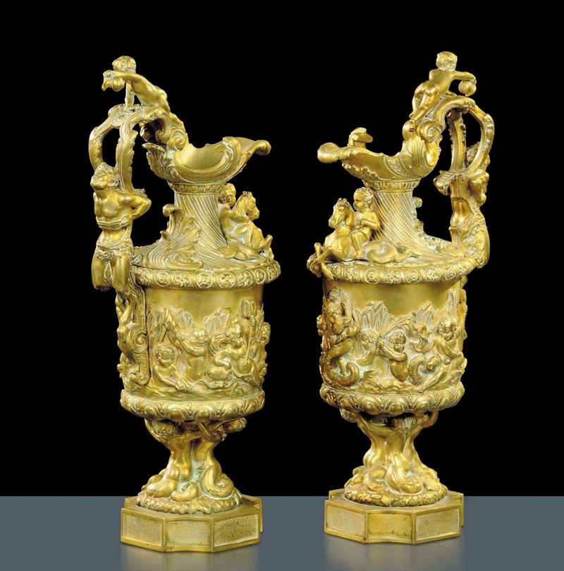 Coppia di brocche in bronzo dorato, Francia XIX secolo  - Asta Antiquariato, Argenti e Dipinti Antichi - Cambi Casa d'Aste