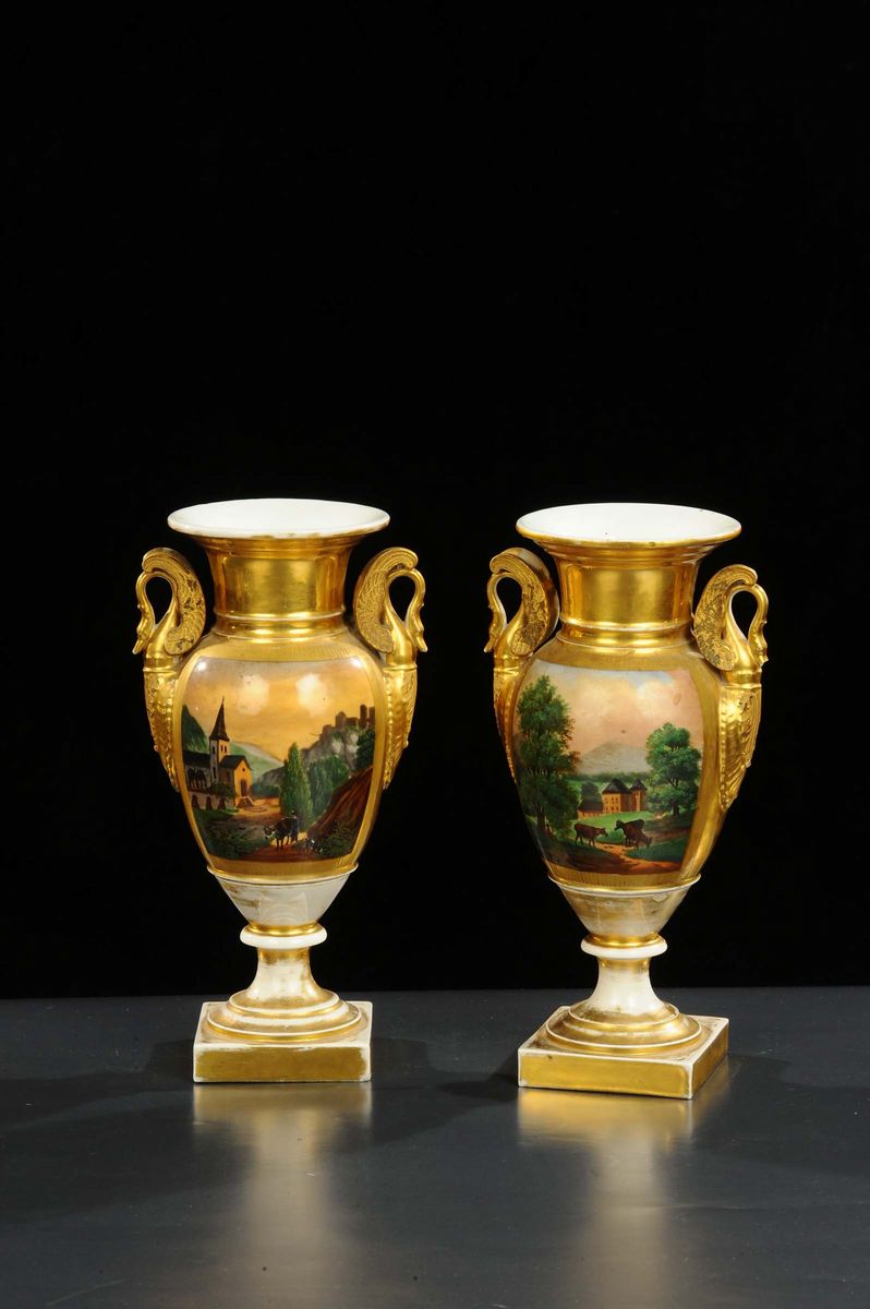 Coppia di Vasi Impero in Porcellana, XIX Secolo