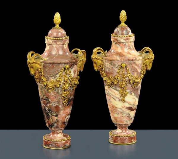 Coppia di vasi Napoleone III in marmo e bronzi, XIX secolo