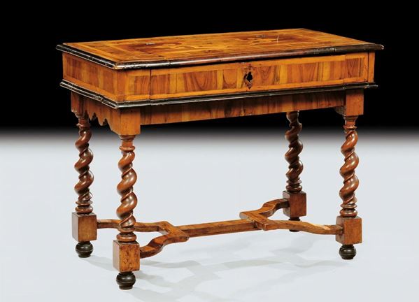 Scrittoio Luigi XIV con gambe a torciglione, Veneto XVIII secolo