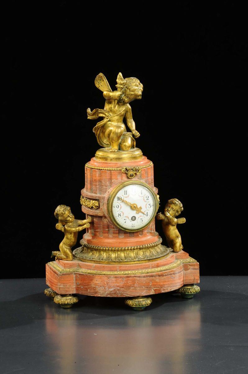 Orologio da tavolo in marmo rosa e bronzo dorato, XIX secolo  - Auction Antiquariato, Argenti e Dipinti Antichi - Cambi Casa d'Aste