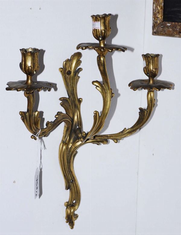 Coppia di appliques in bronzo dorato a tre luci, XVIII secolo