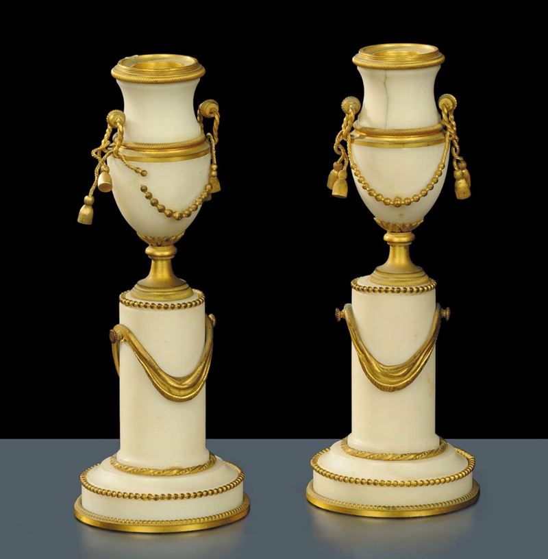 Coppia di candelieri in marmo e bronzo dorato, XIX secolo  - Auction Antiquariato, Argenti e Dipinti Antichi - Cambi Casa d'Aste