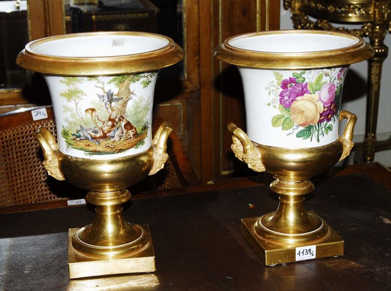 Coppia di vasi in porcellana a cratere, inizio XIX secolo  - Auction Antiquariato, Argenti e Dipinti Antichi - Cambi Casa d'Aste