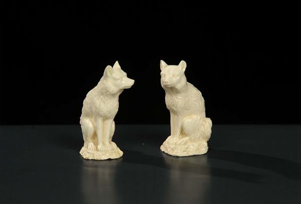 Coppia di cani in terraglia bianca, manifattura Giustiniani XIX secolo