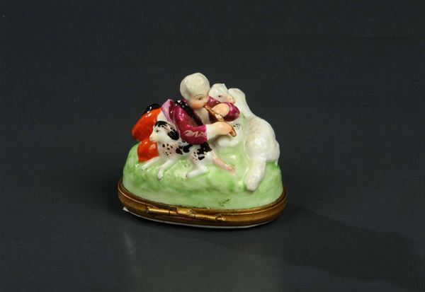 Piccola scatola in porcellana policroma, Francia XVIII-XIX secolo