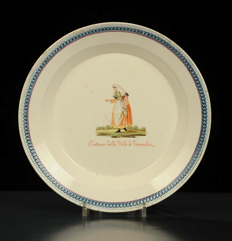 Piccolo piatto in terraglia bianca, inizio XX secolo  - Asta Antiquariato, Argenti e Dipinti Antichi - Cambi Casa d'Aste