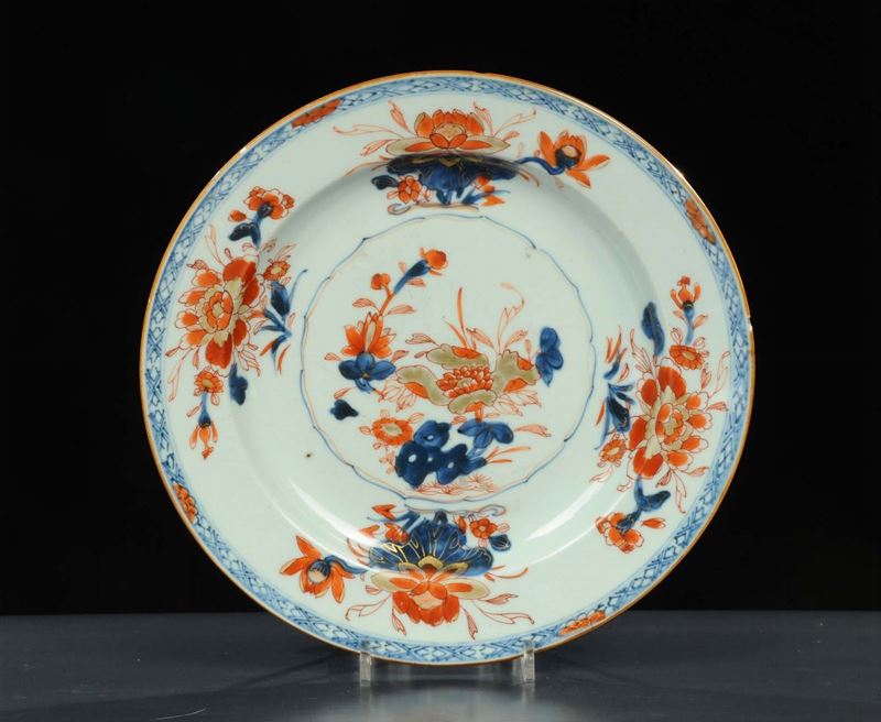 Grande piatto in porcellana Imari, Cina  - Asta Arte Orientale - Cambi Casa d'Aste