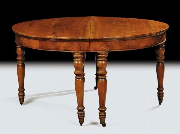 Tavolo circolare allungabile in noce, XIX secolo