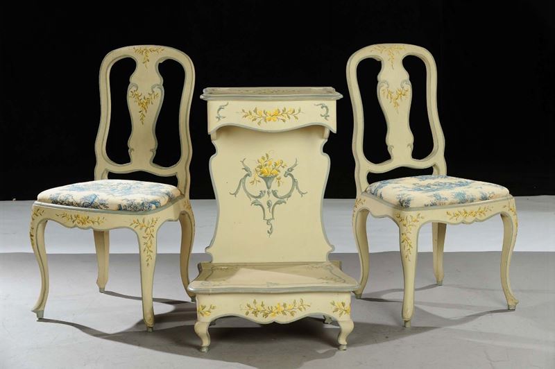 Inginocchiatoio e due sedie laccati, XX secolo  - Asta Antiquariato, Argenti e Dipinti Antichi - Cambi Casa d'Aste