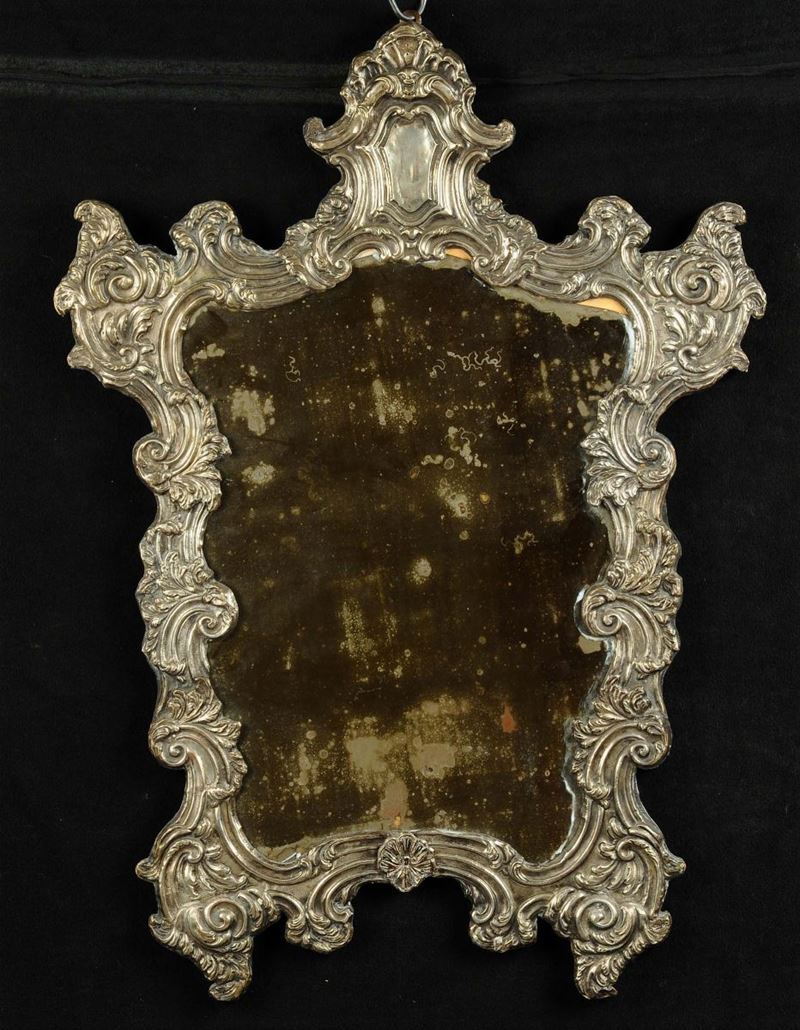Specchio in metallo sbalzato, XVIII secolo  - Asta Antiquariato, Argenti e Dipinti Antichi - Cambi Casa d'Aste