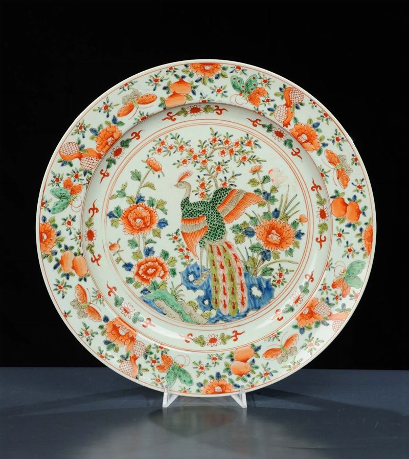 Piatto in porcellana con decoro Famiglia Rosa, Cina  - Asta Arte Orientale - Cambi Casa d'Aste