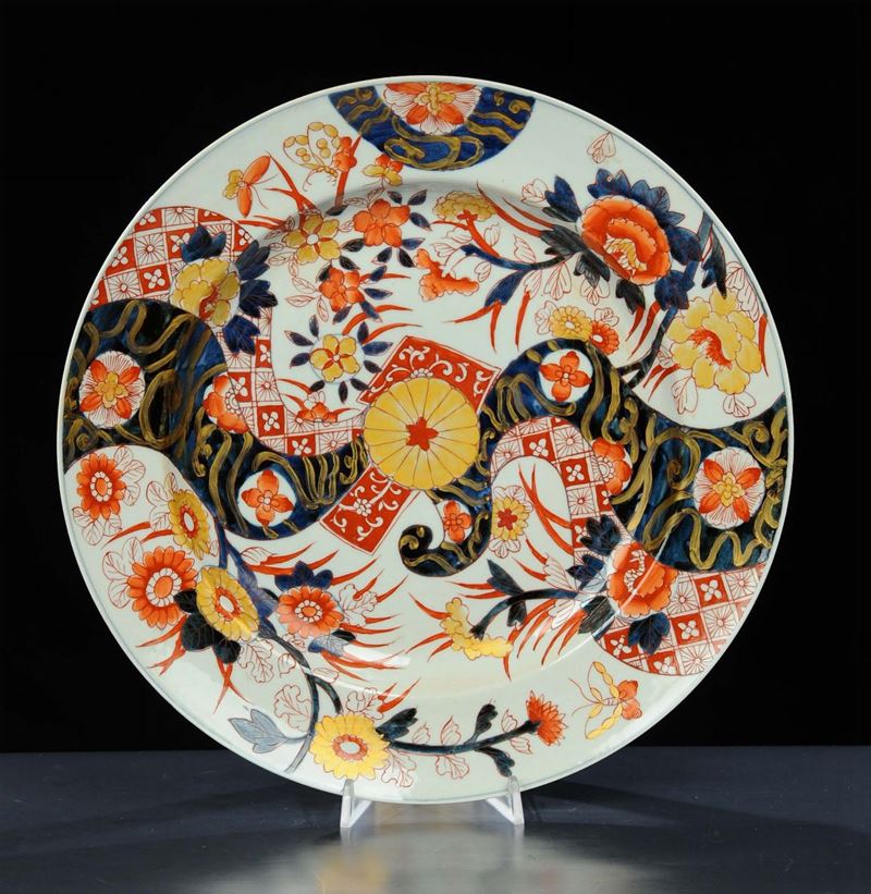 Piatto Imari in porcellana, XIX secolo  - Auction Oriental Art - Cambi Casa d'Aste
