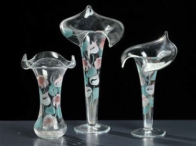 Tre Vasi in Vetro Incolore con Fiori in Policromia, XX Secolo