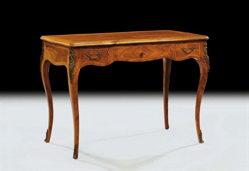 Scrittoio da centro in stile Luigi XV, epoca Napoleone III, XIX secolo  - Auction OnLine Auction 07-2012 - Cambi Casa d'Aste
