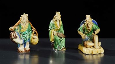 Tre Statuine in Terracotta Raffiguranti Figure Maschili, Cina XX Secolo